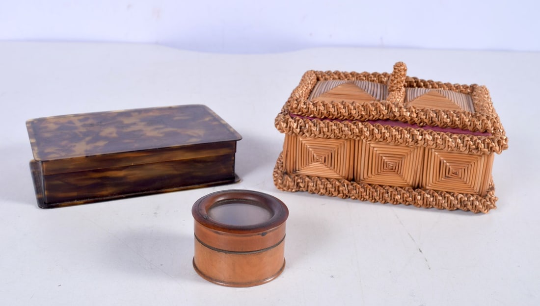 A small straw work trinket box together with a Tortoiseshell box and a small Treen glass topped pill: A small straw work trinket box together with a Tortoiseshell box and a small Treen glass topped pill box 6 x 12 x 8 cm (3).