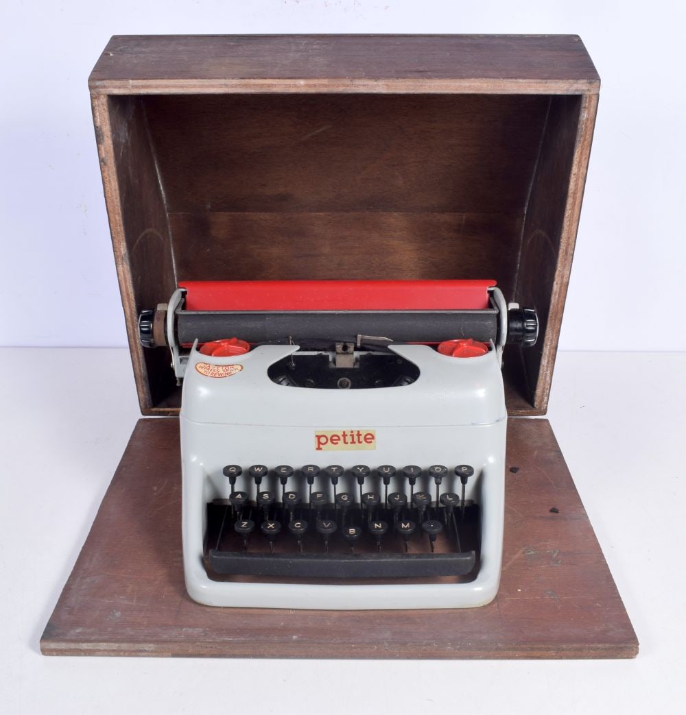 A cased Petit typewriter 18 x 31 x 36 cm.: A cased Petit typewriter 18 x 31 x 36 cm.