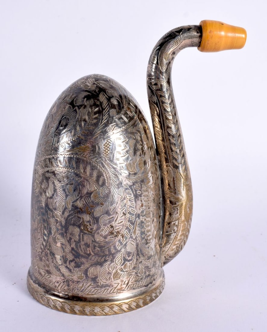 AN UNUSUAL 19TH CENTURY ENGLISH REIN & SON OPERA DOME EAR TRUMPET C1870, profusely engraved with flo: AN UNUSUAL 19TH CENTURY ENGLISH REIN & SON OPERA DOME EAR TRUMPET C1870, profusely engraved with flowers and scrolling vines. 10 cm high.