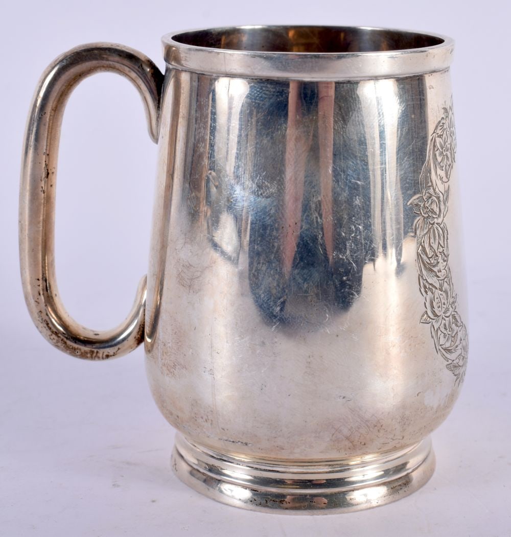 A LATE VICTORIAN SILVER MUG. Birmingham 1877. 114 grams. 8.75 cm x 9 cm. (1 of 5)