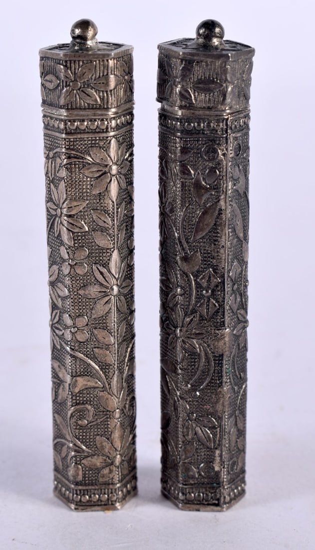 TWO ANTIQUE SILVER NEEDLE CASES. 24.7 grams. 7.5 cm x 1.25 cm. (2): TWO ANTIQUE SILVER NEEDLE CASES. 24.7 grams. 7.5 cm x 1.25 cm. (2)