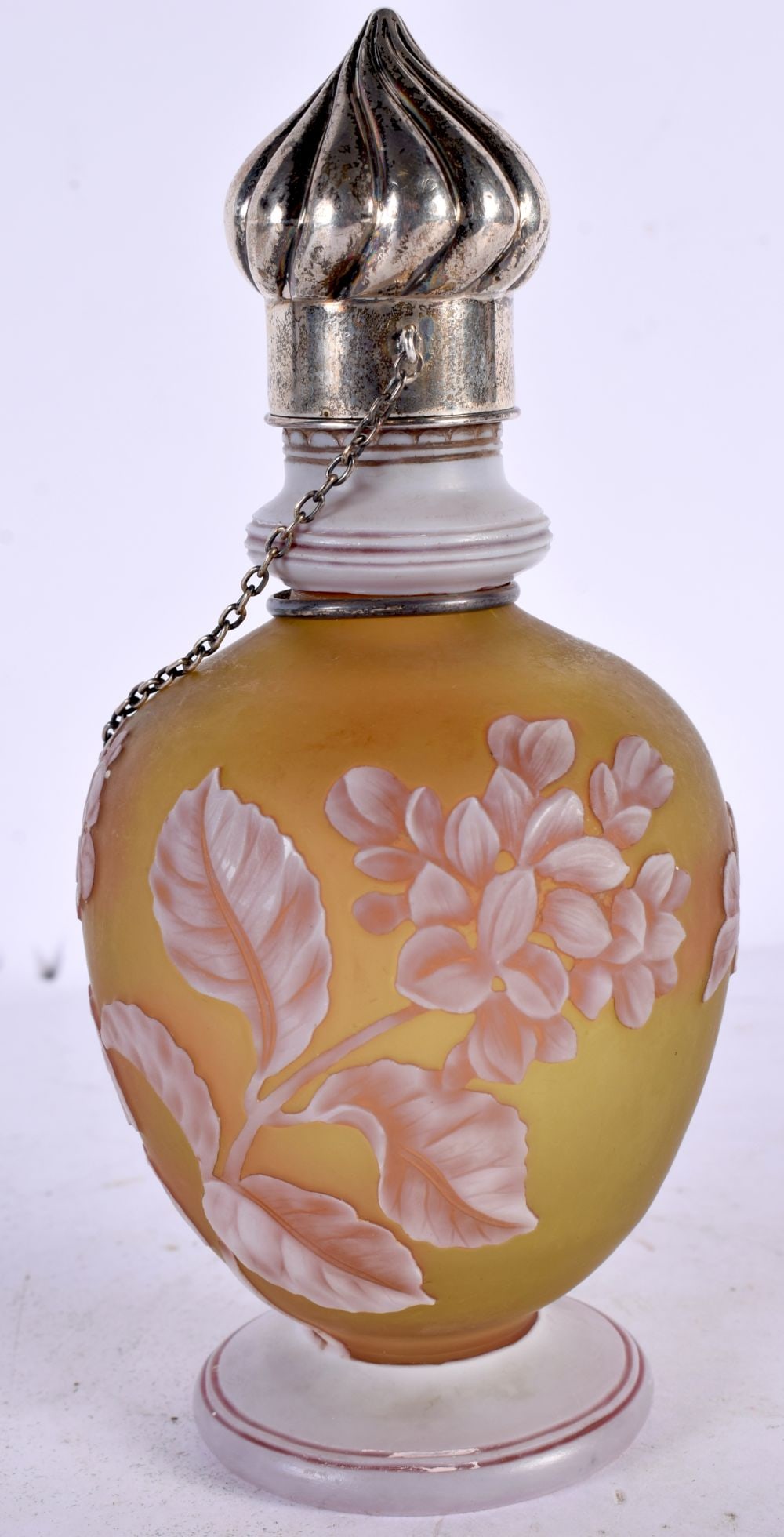 A FINE VICTORIAN CAMEO GLASS SILVER MOUNTED SCENT BOTTLE Attributed to Thomas Webb, wonderfully cave (1 of 4)