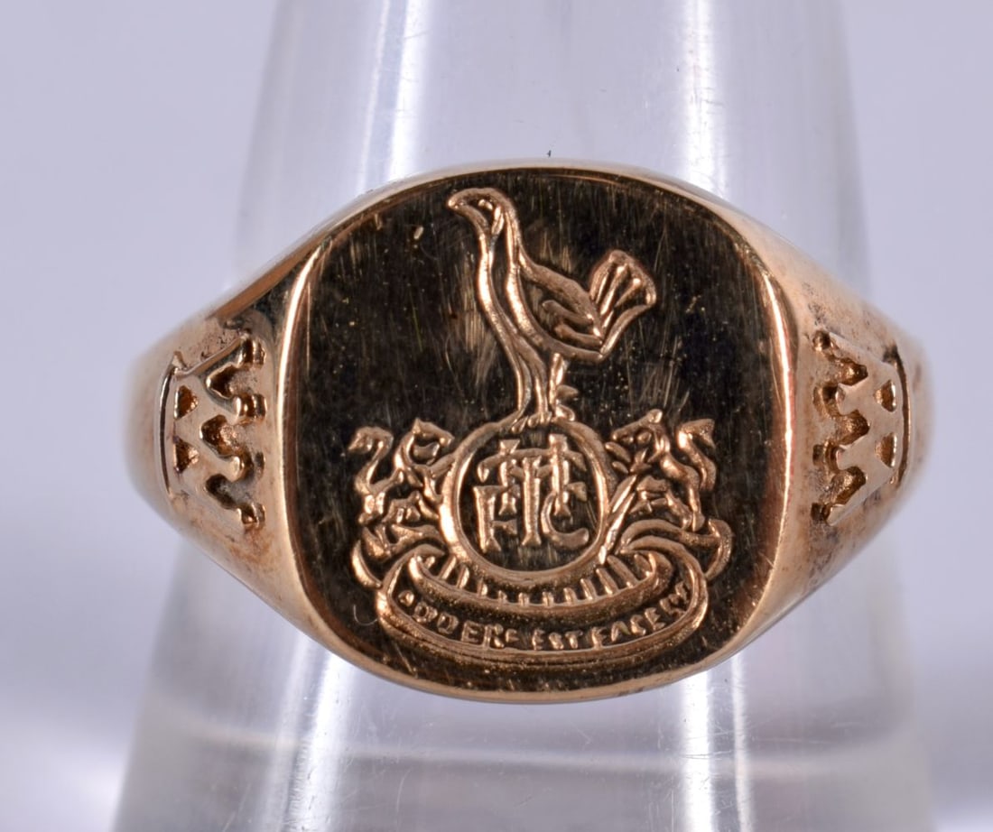 A 9CT Gold Tottenham Hotspur Football Club Ring, Stamped 375, Size S, weight 5.3g (1 of 4)