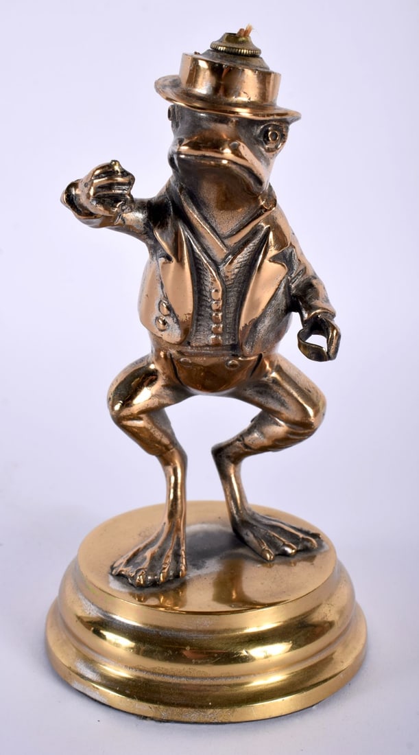 AN UNUSUAL VICTORIAN BRONZE TABLE LIGHTER in the form of a toad. 15 cm high. (1 of 5)