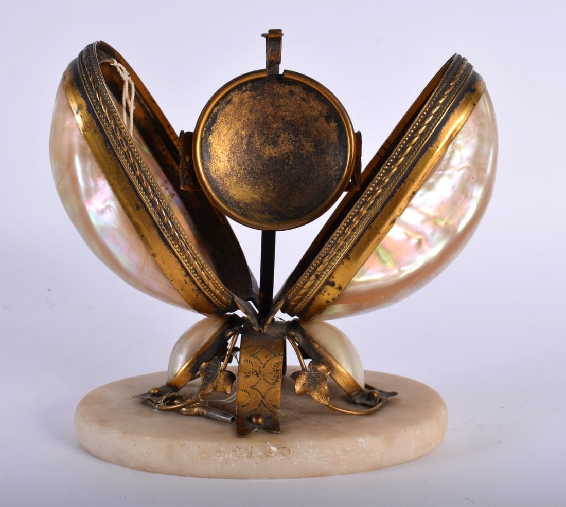 A 19TH CENTURY FRENCH PALAIS ROYALE SHELL AND GILT METAL POCKET WATCH HOLDER. 15 cm x 12 cm open. (1 of 4)