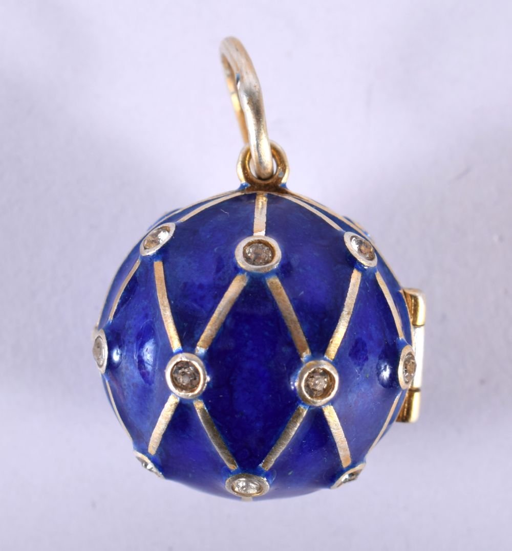 A Blue Enamel Ball Locket. 1.9cm diameter, weight 8.1g: A Blue Enamel Ball Locket. 1.9cm diameter, weight 8.1g