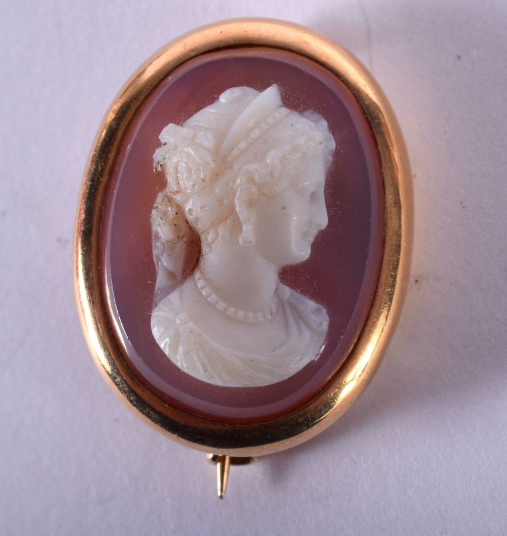 An Antique Gold Cameo Brooch depicting a Classical Bust.  1.5cm x 2cm, weight 5.39g (1 of 2)
