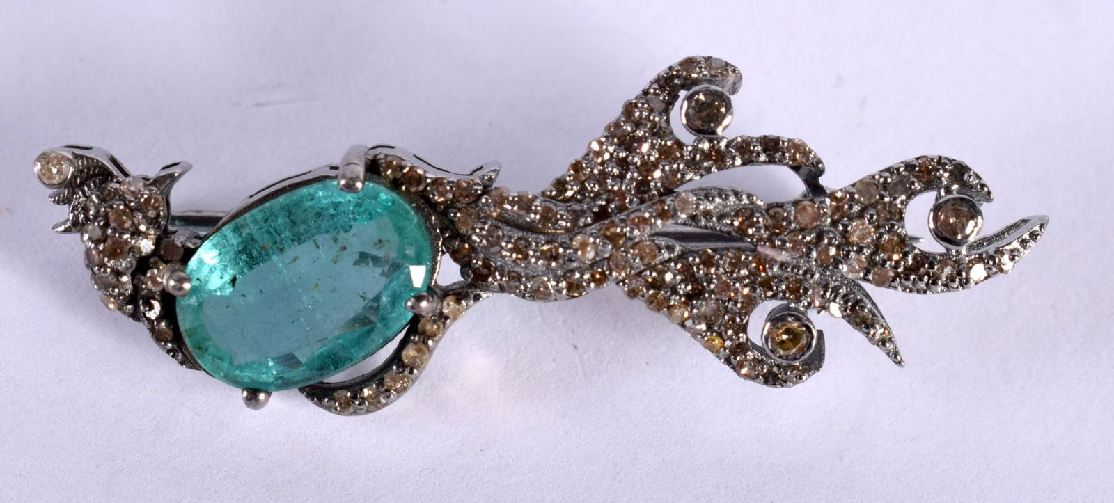 A Diamond and Emerald Brooch.  4cm x 1cm, weight 3.57g (1 of 2)