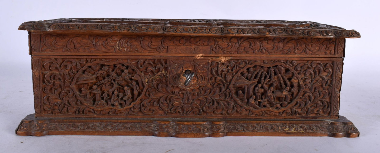 A LARGE 19TH CENTURY CHINESE CARVED SANDALWOOD CASKET Qing, carved with figures in landscapes. 27 cm: A LARGE 19TH CENTURY CHINESE CARVED SANDALWOOD CASKET Qing, carved with figures in landscapes. 27 cm x 12 cm.