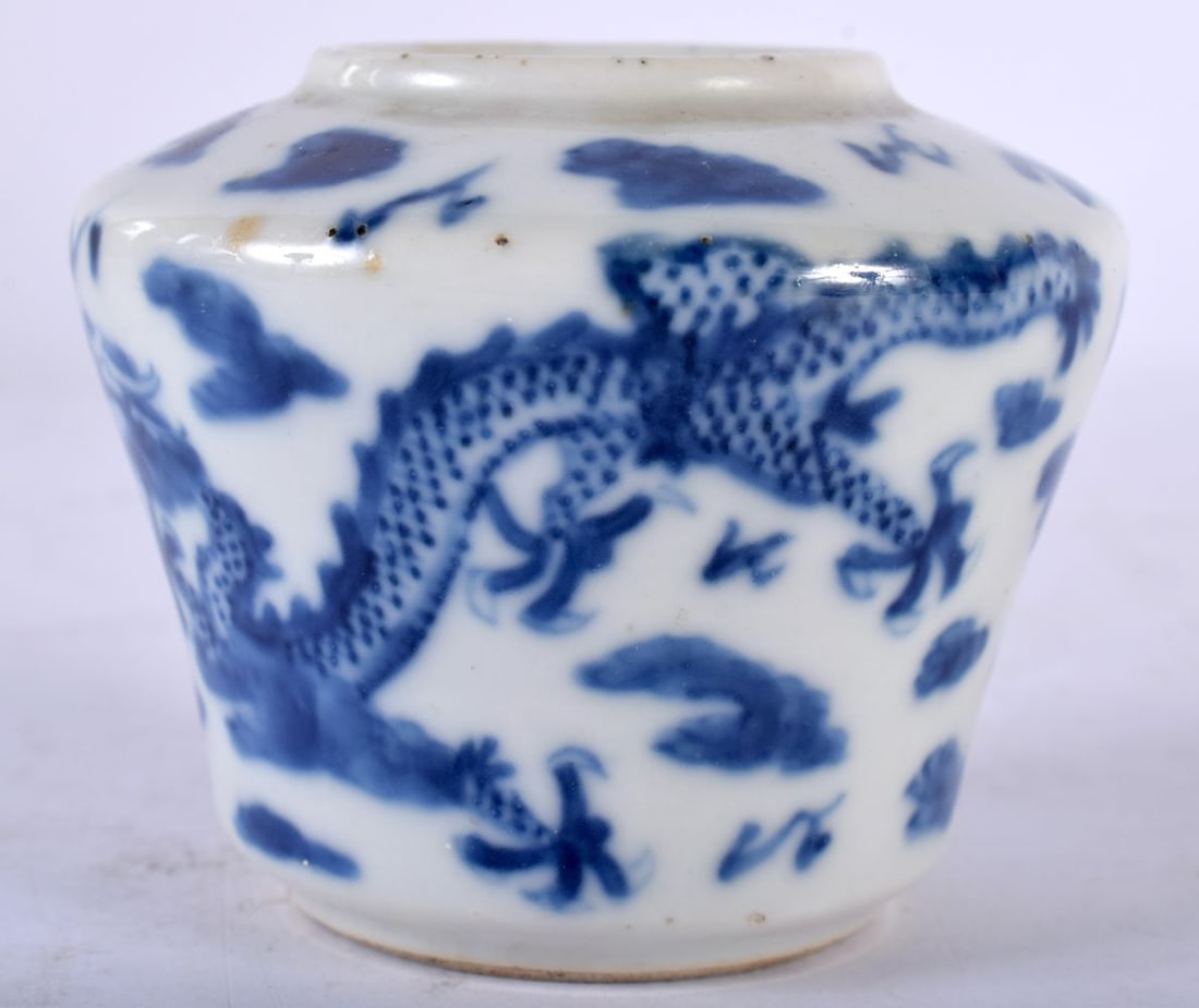 A SMALL 19TH CENTURY CHINESE BLUE AND WHITE PORCELAIN BRUSH WASHER Qing. 6 cm x 6.5 cm. (1 of 4)