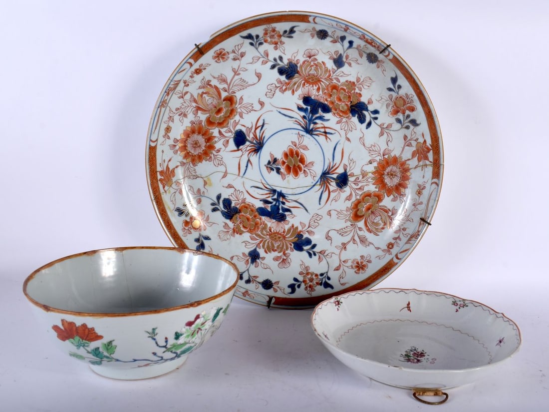 THREE 18TH CENTURY CHINESE EXPORT PORCELAIN WARES Qianlong. Largest 35 cm diameter. (3) (1 of 9)