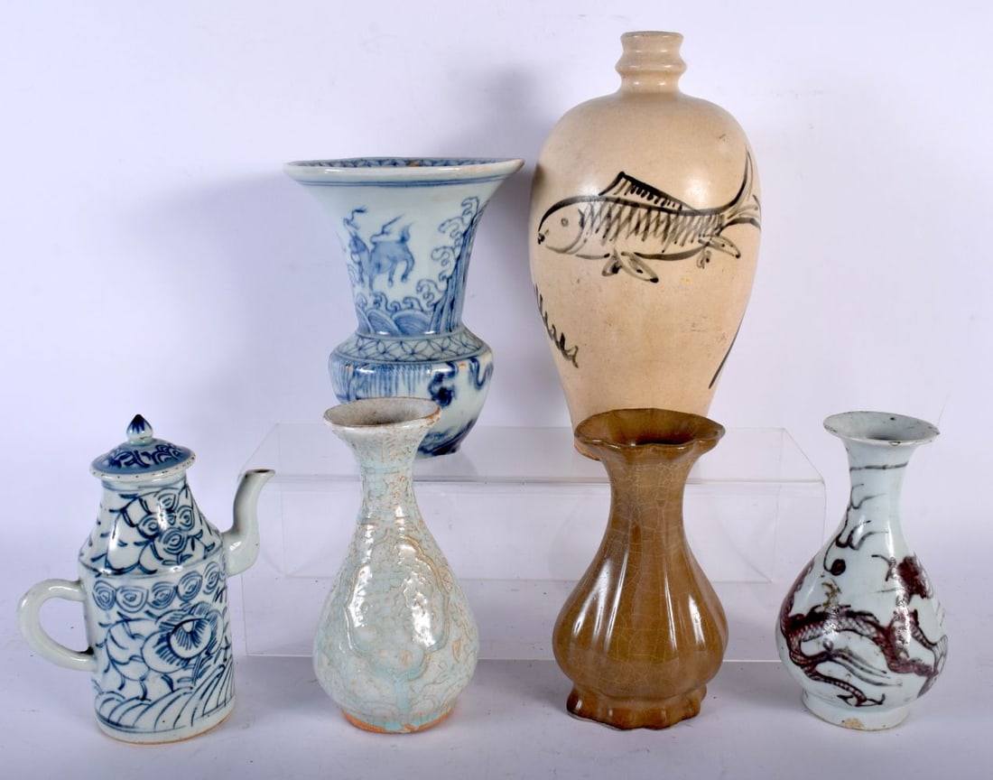 FIVE ASSORTED CHINESE VASES 20th Century, together with a jug & cover. Largest 22 cm high. (6): FIVE ASSORTED CHINESE VASES 20th Century, together with a jug & cover. Largest 22 cm high. (6)