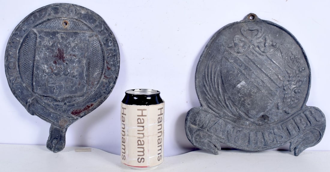 An antique Notts & Derby lead wall plate together with a Manchester lead wall plaque 26 x 21 cm (2).: An antique Notts & Derby lead wall plate together with a Manchester lead wall plaque 26 x 21 cm (2).