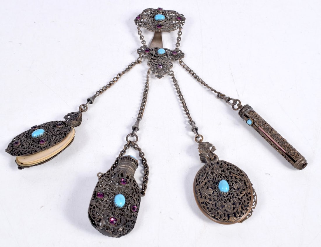 An Indian Chatelaine 24 cm: An Indian Chatelaine 24 cm