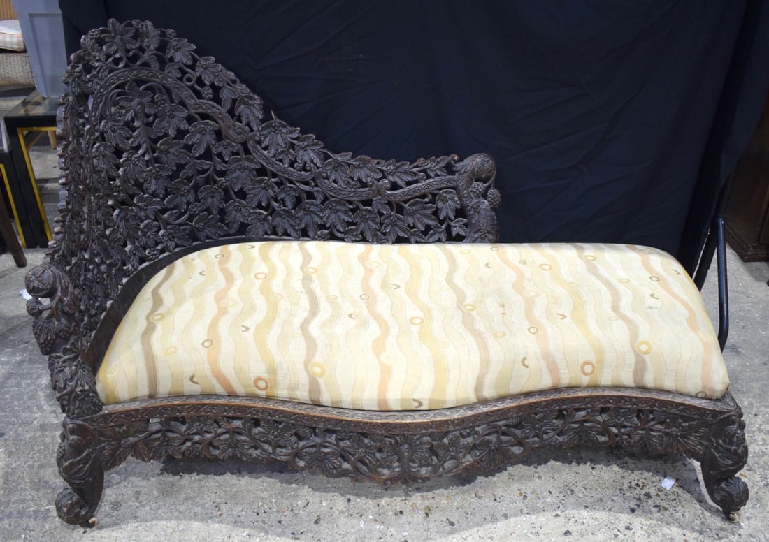 A 19th Century Lavishly carved hardwood Anglo Indian Chaise  Lounge 91 x 150 x 87 cm (1 of 4)