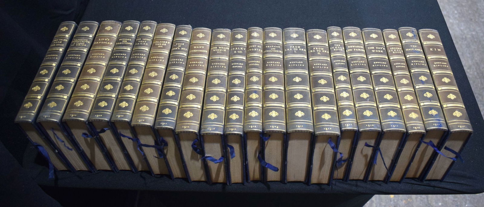 Books , a collection of Rudyard Kipling titles in 20 volumes (20). (1 of 4)