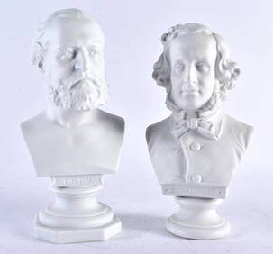 A PAIR OF ANTIQUE BISQUE PORCELAIN PARIAN WARE BUSTS depicting Mendelssohn & Gounod. 21 cm high. (1 of 4)