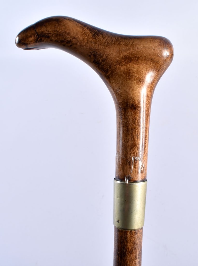 AN ANTIQUE CARVED WOOD NOVELTY FOOT WALKING CANE. 91 cm long. (1 of 5)