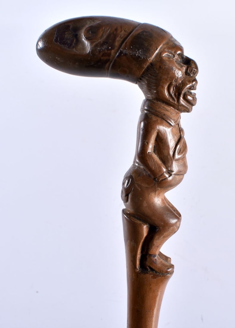 AN ANTIQUE CONTINENTAL CARVED ELONGATED HEAD WOOD WALKING CANE. 88 cm long. (1 of 5)