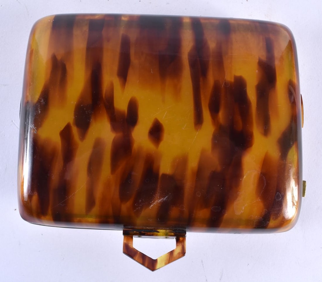 AN ANTIQUE SMALL TORTOISE SHELL LADIES MINAUDIERE 13.5 X 11 cm: AN ANTIQUE SMALL TORTOISE SHELL LADIES MINAUDIERE 13.5 X 11 cm