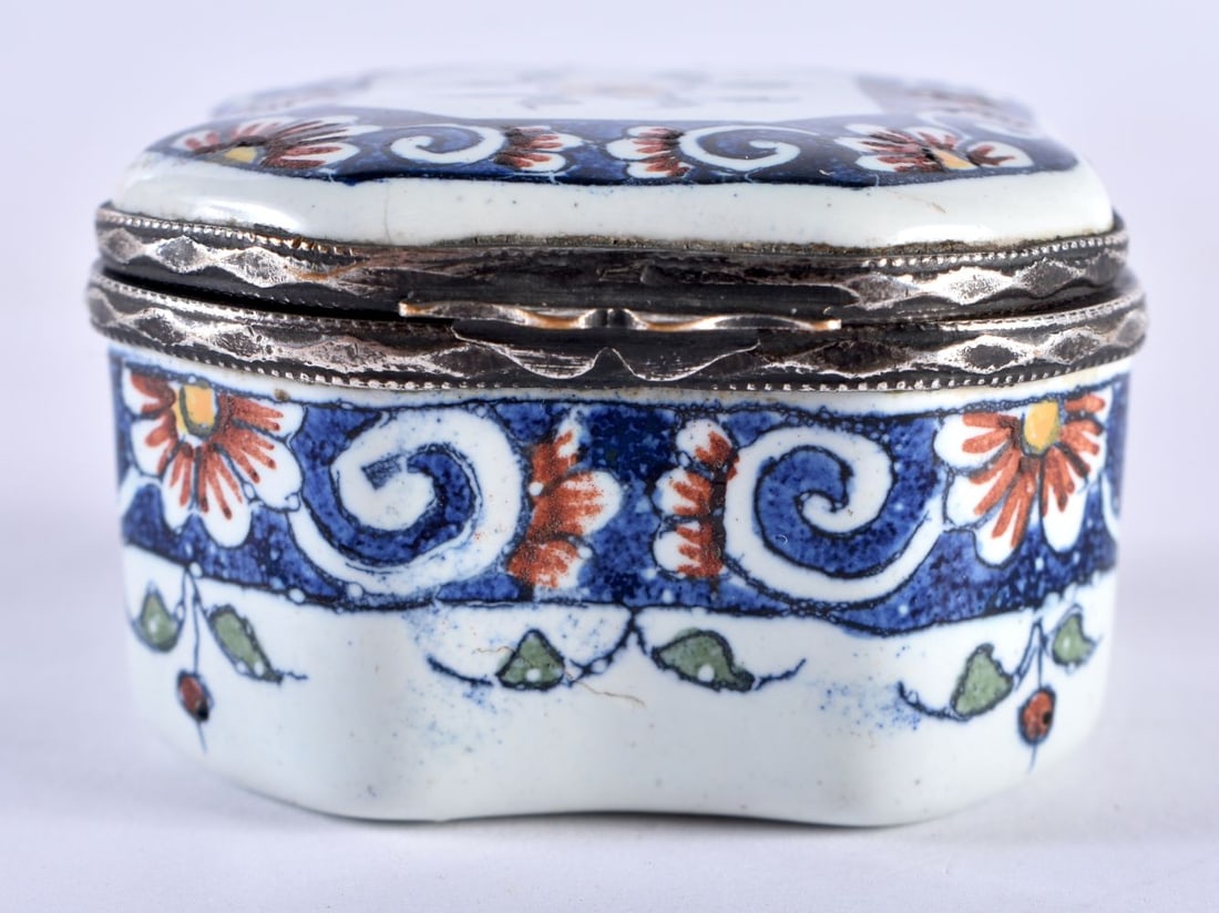 AN ANTIQUE FRENCH FAIENCE SQUARE FORM PILL BOX. 80 grams. 3.5 cm x 5.25 cm.: AN ANTIQUE FRENCH FAIENCE SQUARE FORM PILL BOX. 80 grams. 3.5 cm x 5.25 cm.