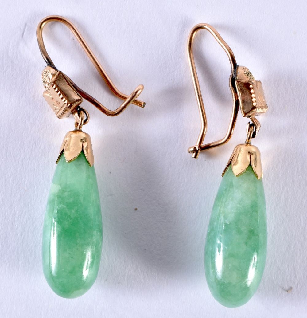 A Pair of Jade Earrings.  3.8cm x 0.7cm, weight 5.5g (1 of 3)