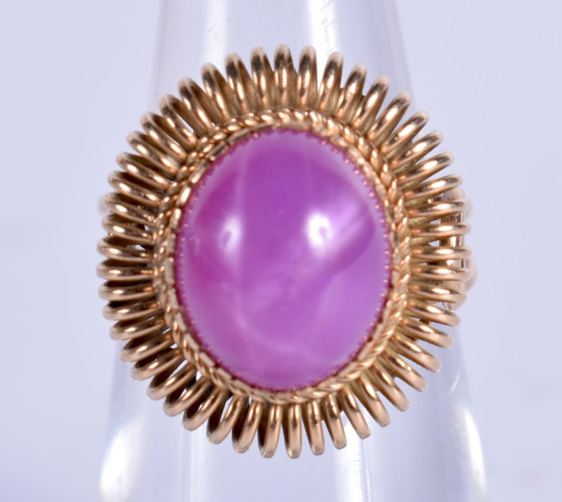 An Antique Gold Ring Set with a Ruby.  Size J, weight 6.1g (1 of 3)