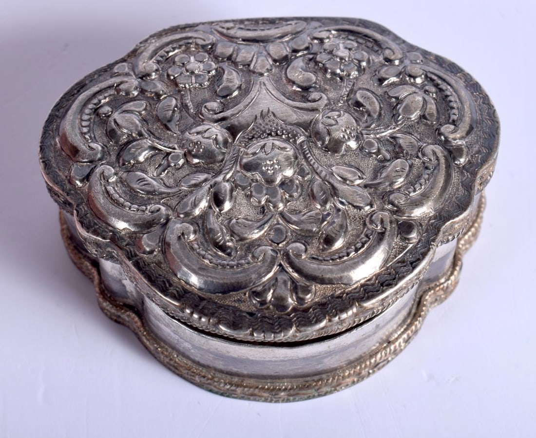 A White Metal Embossed Pill Box. 6.2cm x 5.3cm x 2.5cm, weight 57.3g: A White Metal Embossed Pill Box. 6.2cm x 5.3cm x 2.5cm, weight 57.3g