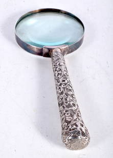 AN ANTIQUE INDIAN SILVER HANDLED MAGNIFYING GLASS. 251 grams. 22 cm long.: AN ANTIQUE INDIAN SILVER HANDLED MAGNIFYING GLASS. 251 grams. 22 cm long.