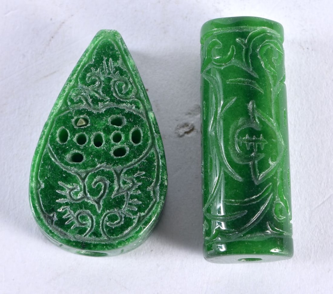 TWO CHINESE JADE TOGGLES. 33.9 grams. 4 cm x 1.5 cm. (2) (1 of 2)