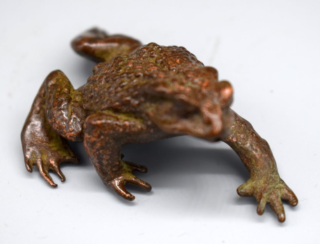A Japanese bronze Frog 7cm: A Japanese bronze Frog 7cm