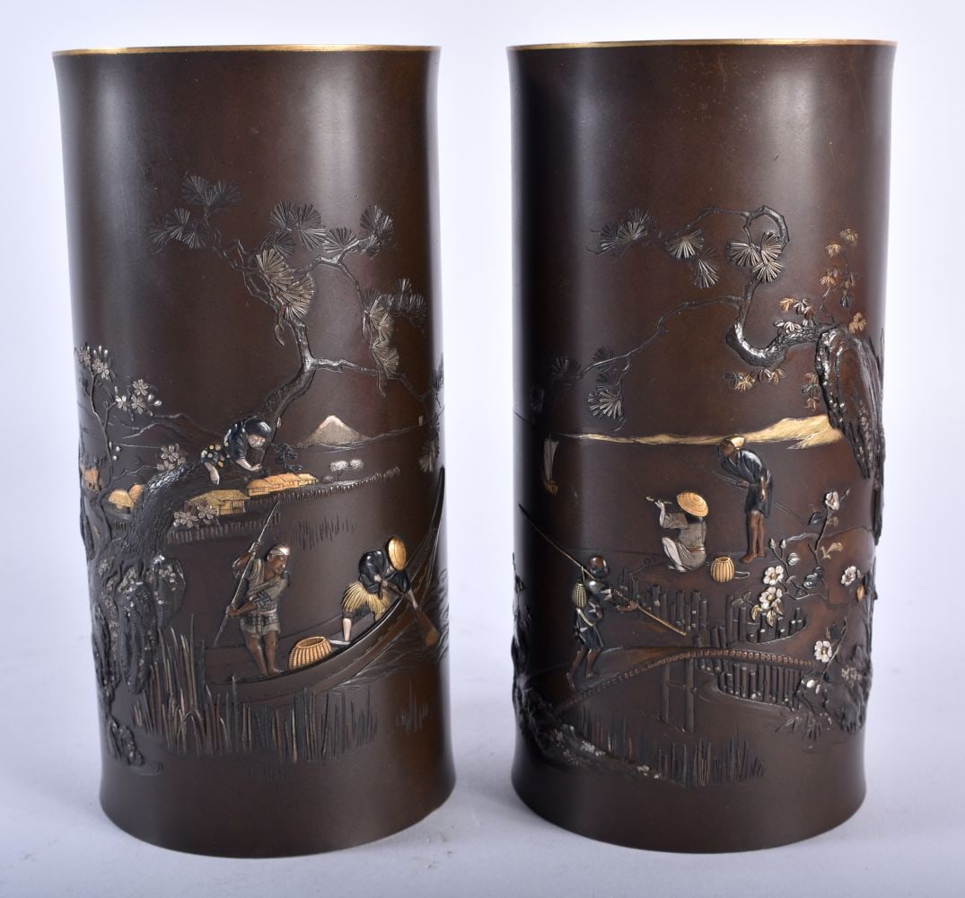 A FINE PAIR OF 19TH CENTURY JAPANESE MEIJI PERIOD BRONZE VASES by Inoue, decorated in relief with go (1 of 8)