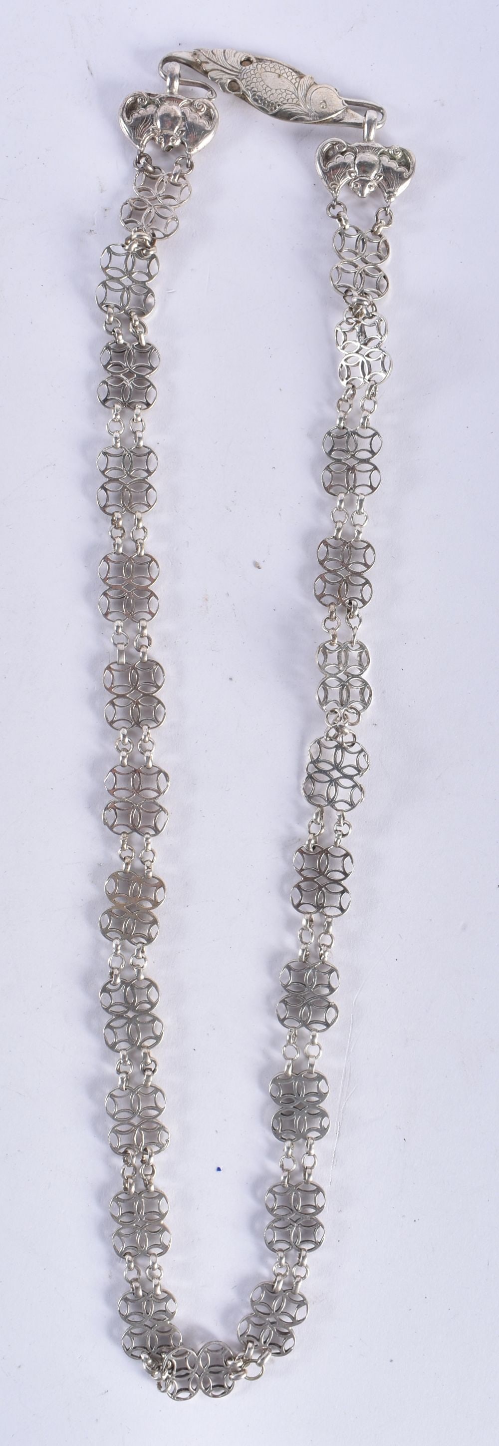 AN ANTIQUE CHINESE SILVER BAT BELT. 79 grams. 78 cm x 2.5 cm.: AN ANTIQUE CHINESE SILVER BAT BELT. 79 grams. 78 cm x 2.5 cm.