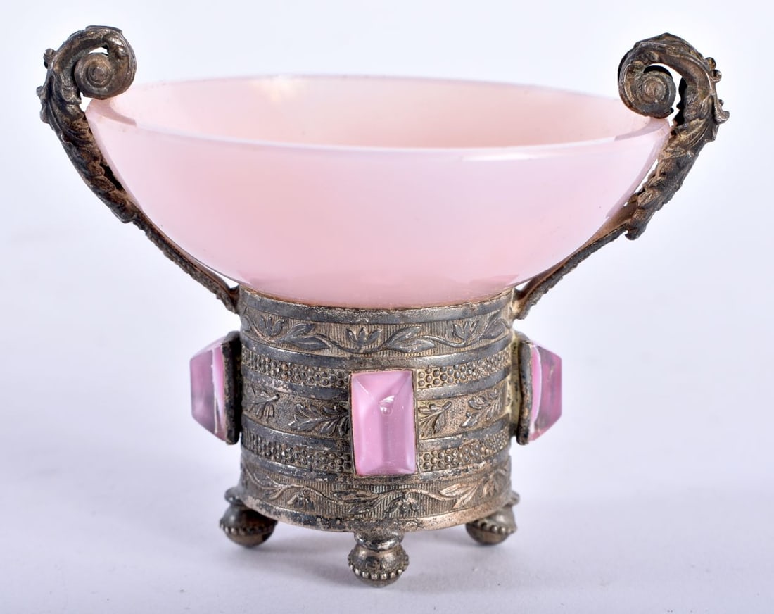 AN ART DECO CZECH GLASS SALT. 77 grams. 7.5 cm x 6 cm.: AN ART DECO CZECH GLASS SALT. 77 grams. 7.5 cm x 6 cm.