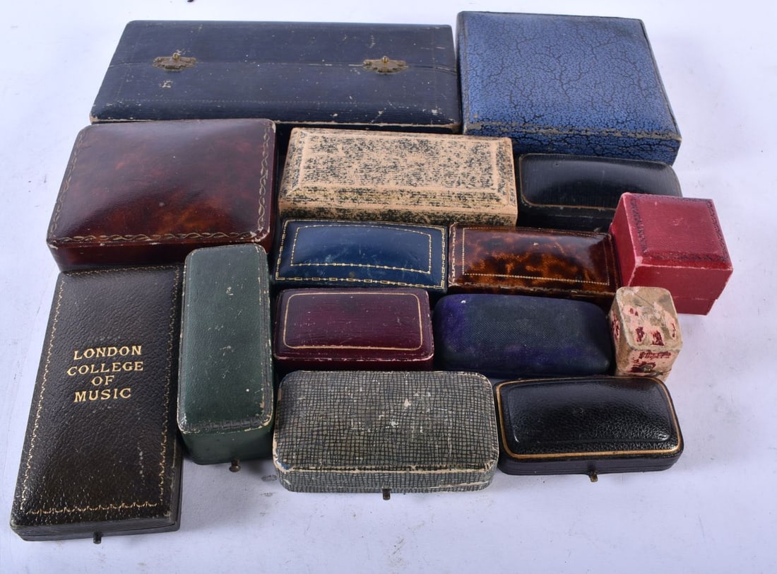 ASSORTED JEWELLERY BOXES. (qty) (1 of 2)