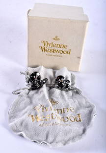 A pair of cufflinks by Vivienne Westwood (21g): A pair of cufflinks by Vivienne Westwood (21g)