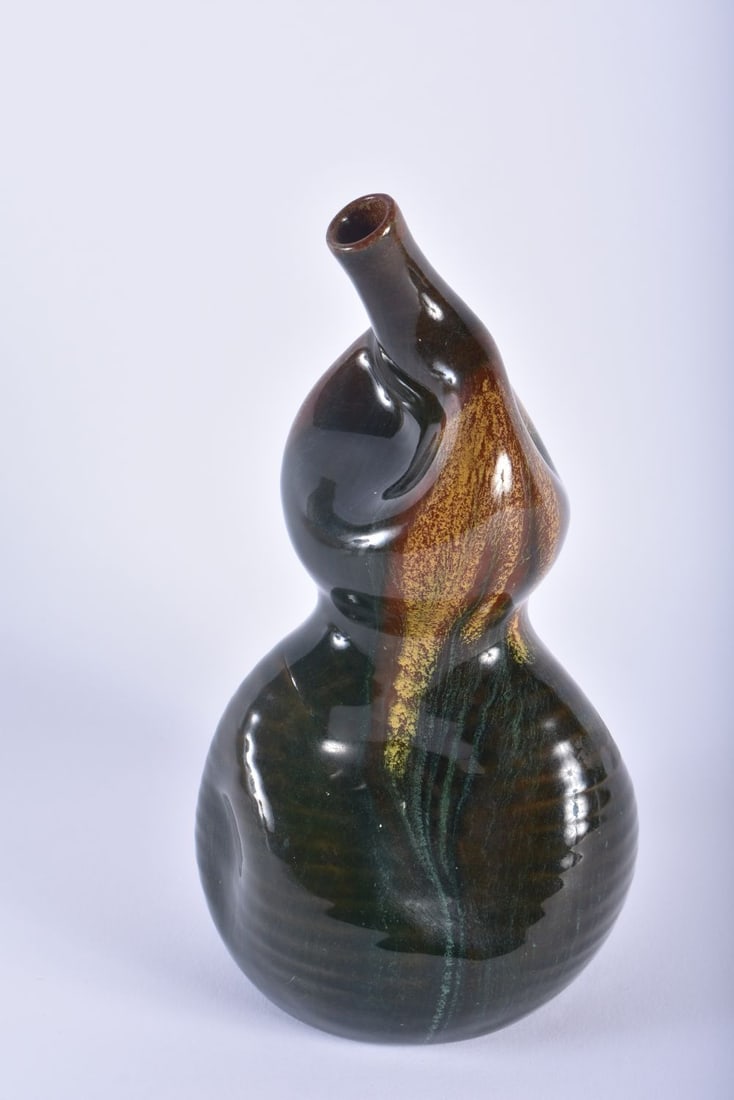 A VERY RARE LINTHORPE ART POTTERY JAPANESE STYLE SAKI BOTTLE designed by Dr Christopher Dresser. 20. (1 of 5)
