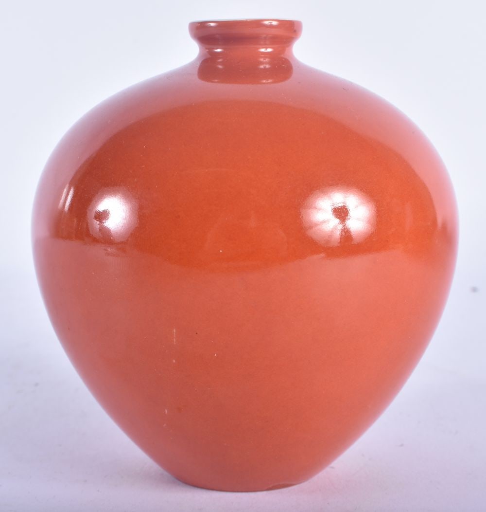 AN UNUSUAL KPM BERLIN CORAL GROUND PORCELAIN VASE. 12 cm x 8 cm. (1 of 4)