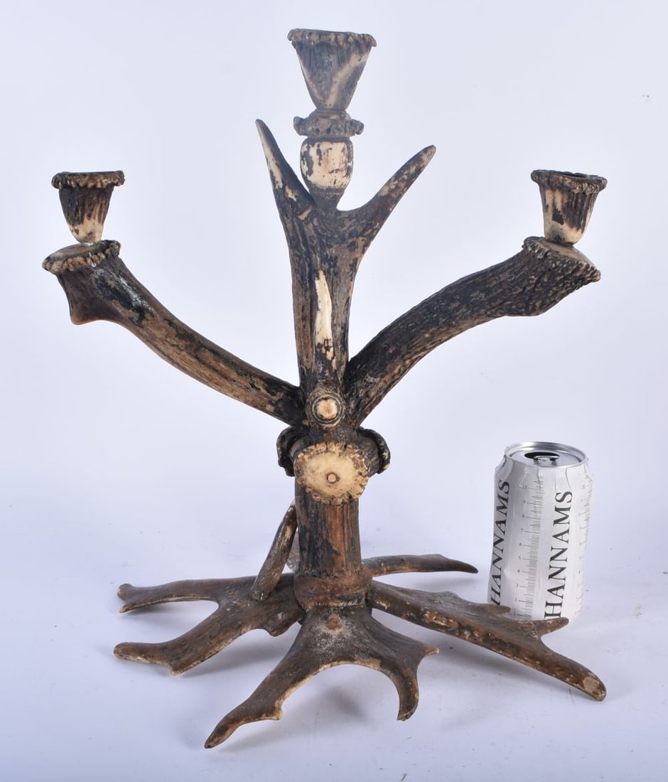 A LARGE ANTIQUE HUNTING LODGE ANTLER HORN CANDELABRA. 37 cm x 14 cm. (1 of 4)
