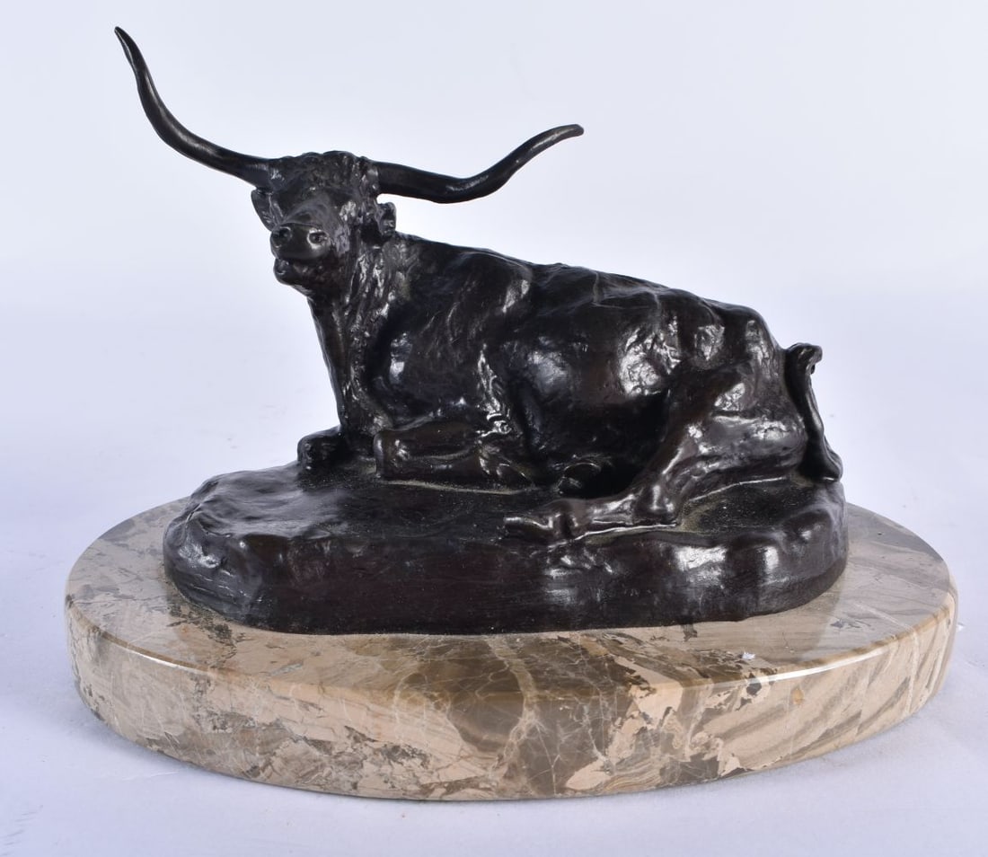 AN ANTIQUE BRONZE BUFFALO. 18cm x 14 cm. (1 of 7)