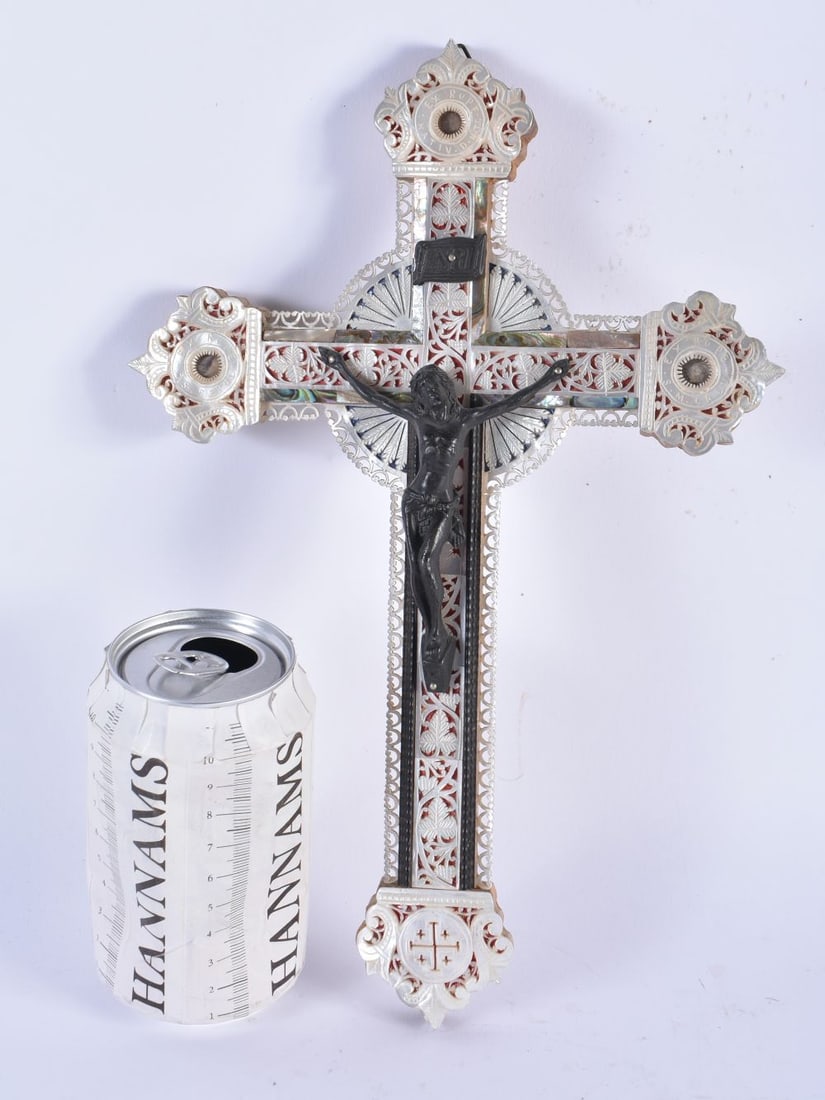 AN ANTIQUE MOTHER OF PEARL AND ABALONE SHELL CORPUS CHRISTI CRUCIFIX. 32 cm x 16 cm. (1 of 5)