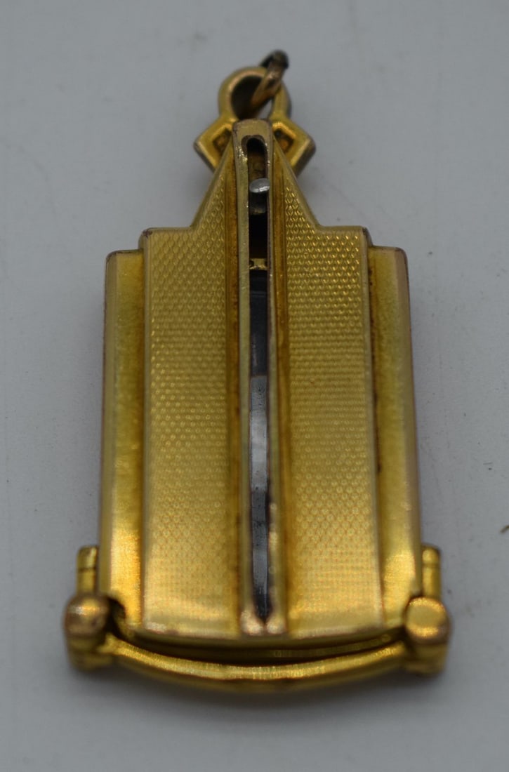 A RARE PAIR OF ANTIQUE YELLOW METAL LORGNETTES. 26 grams. 9.5 cm x 6.5 cm extended. (1 of 3)
