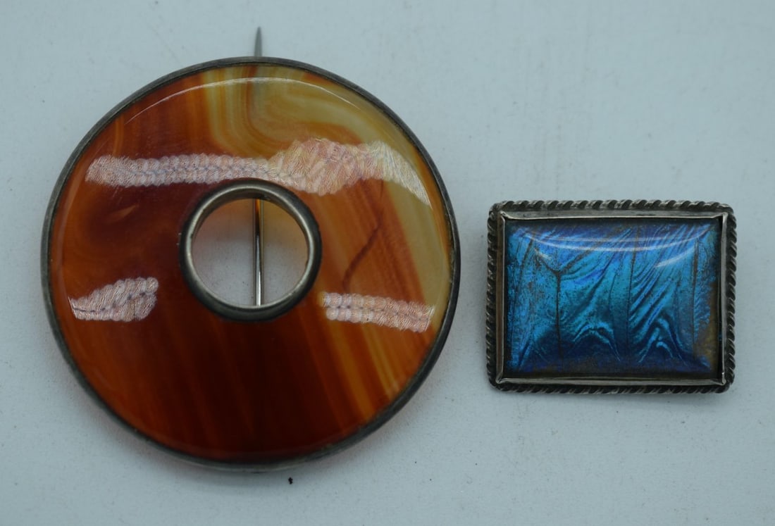 TWO SILVER BROOCHES. 18 grams. Largest 4.5 cm diameter. (2) (1 of 3)