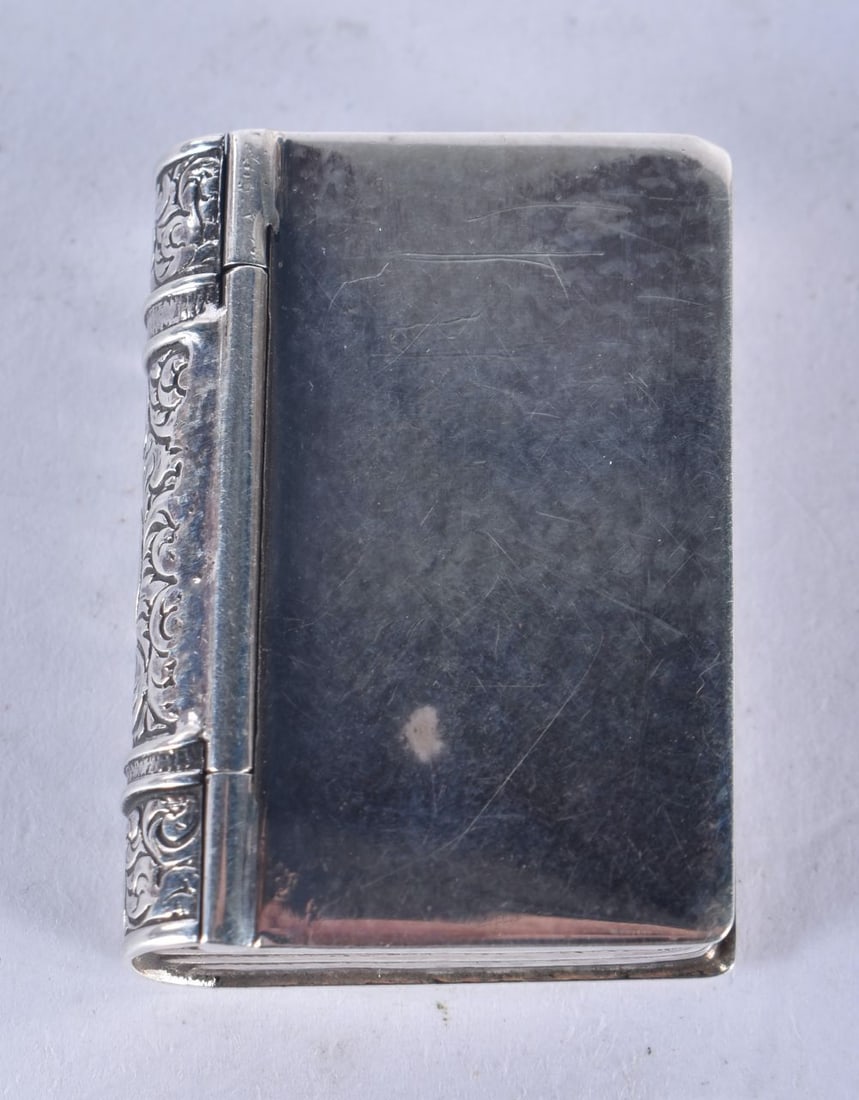 A Silver Pill Box in the form of a Book with Gilt lining. Hallmarked London 1988, 3.5 cm x 2.5 cm x: A Silver Pill Box in the form of a Book with Gilt lining. Hallmarked London 1988, 3.5 cm x 2.5 cm x 1cm, weight 14.6g
