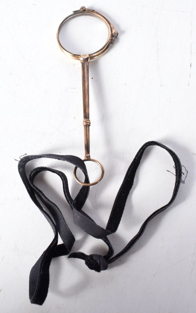 An Edwardian Pair of Lorgnettes. 10.8 cm x 4cm (open), weight 28.7g: An Edwardian Pair of Lorgnettes. 10.8 cm x 4cm (open), weight 28.7g