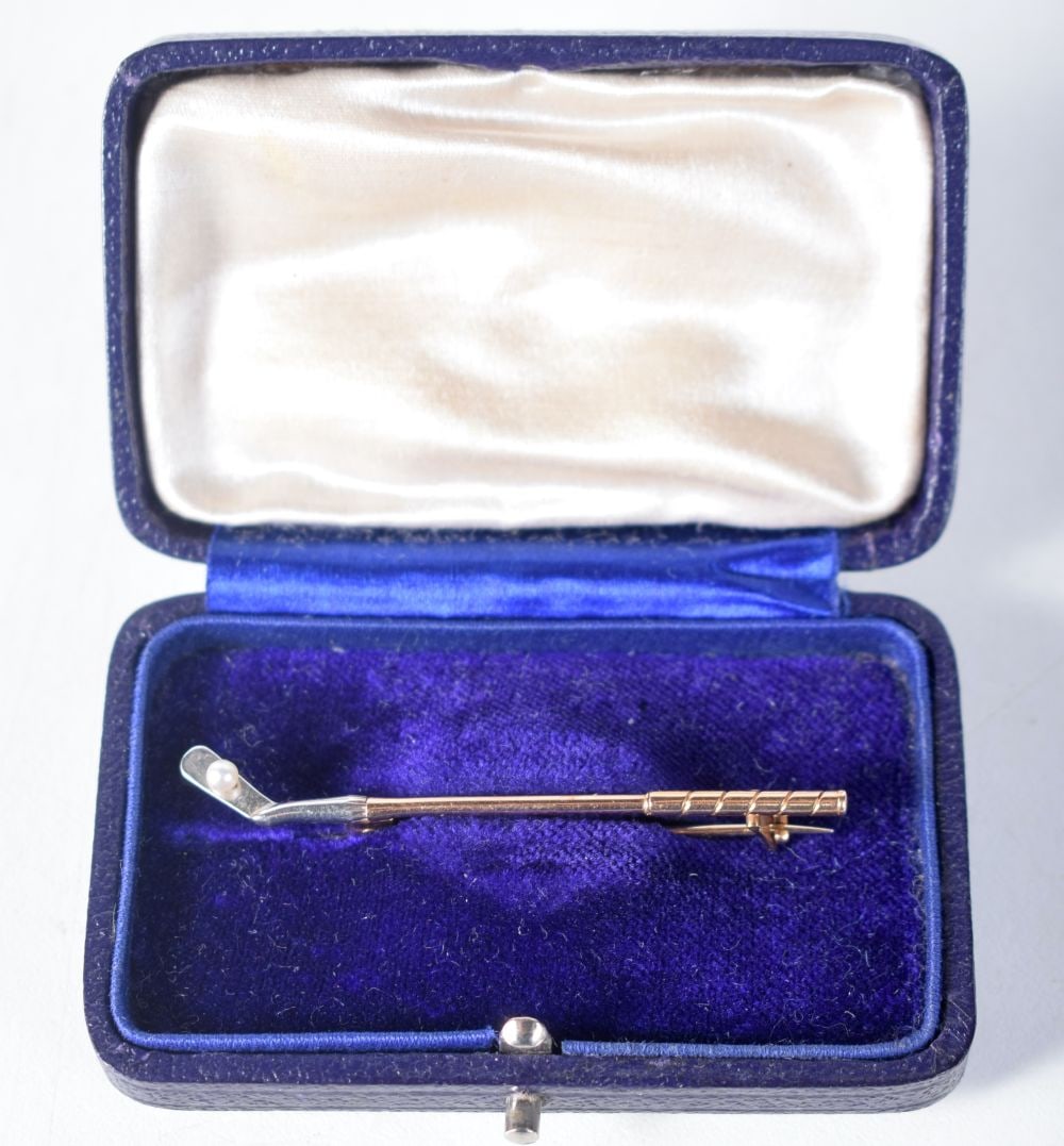 An Antique Gold Golf Club Bar Brooch with a Pearl Ball in a fitted case.  5.4cm x 0.7cm, weight 3.1g (1 of 2)