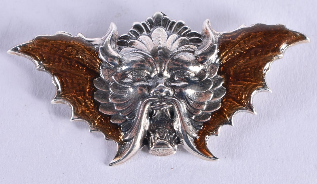 A Silver and Enamel Green Man Brooch. 2.7cm x 5.4cm, weight 8.7g: A Silver and Enamel Green Man Brooch. 2.7cm x 5.4cm, weight 8.7g