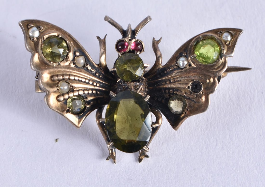 A Jewel Encrusted Silver Gilt Butterfly Brooch.  Stamped 800.  3 cm x 2 cm, weight 3.7g (1 of 3)