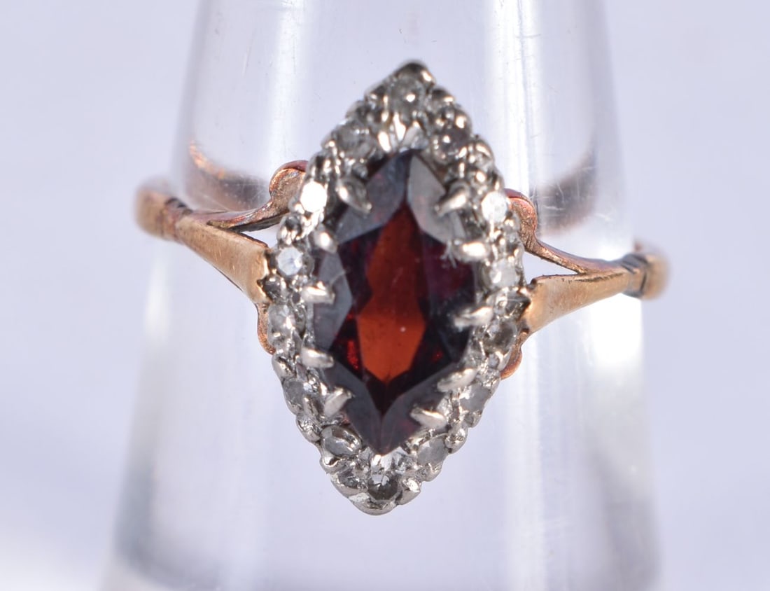 AN 18CT GOLD DIAMOND AND GARNET RING. M. 3 grams. (1 of 3)