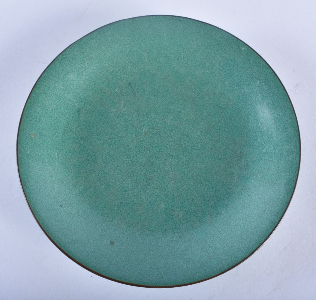 AN UNUSUAL CHINESE QING DYNASTY CRACKLE GLAZED MONOCHROME PORCELAIN DISH. 15 cm diameter. (1 of 3)